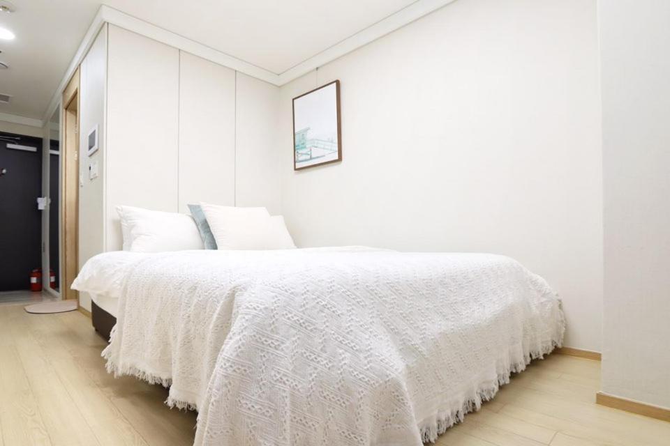 Apartment The Share Myeongdong Сеул Экстерьер фото