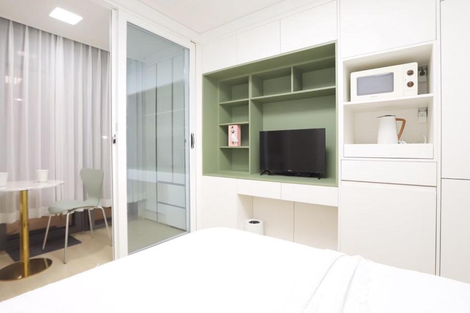 Apartment The Share Myeongdong Сеул Экстерьер фото
